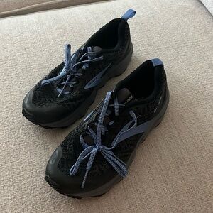 Brooks divide 1 trail shoes size 8